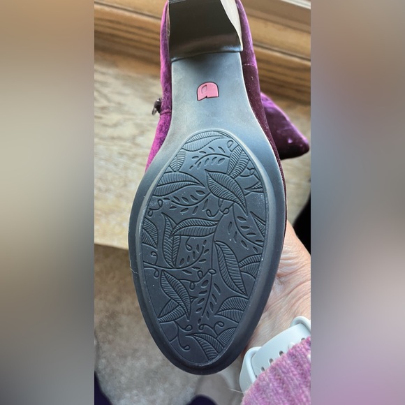 NIB Umberto Raffini Nolan Purple Velvet Fabric Zip Ankle Boots Women's Size 39 - Picture 3 of 4